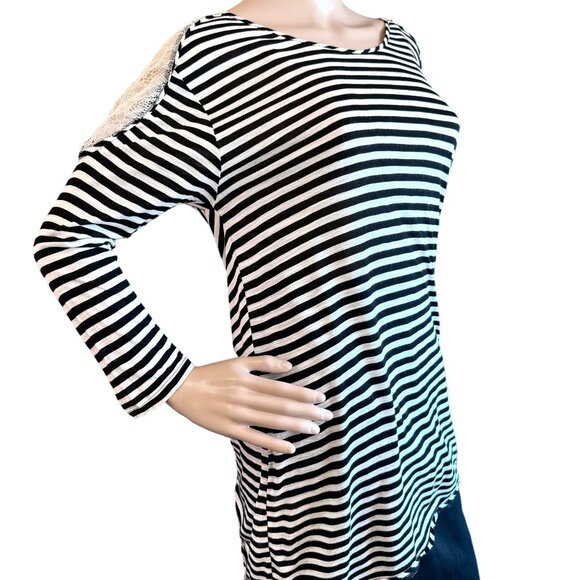 BCBGMAXAZRIA Lace Back Top Size Small Striped Black White Parisian Style Elegant - Picture 2 of 10